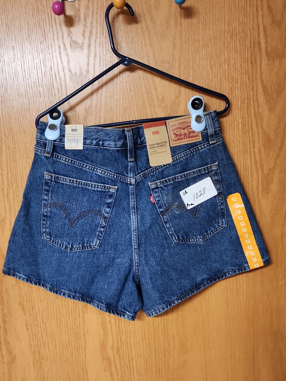Levi's Women's Dark Blue High-Waist MOM Denim Shorts 12 nwt number 1028